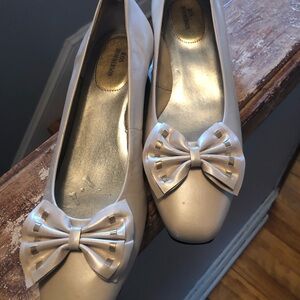 Ivory Bow Ballet Flats vintage